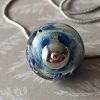 Pendentif perle ronde en verre filé au chalumeau.Inspiration planète.**P241** – Image 6