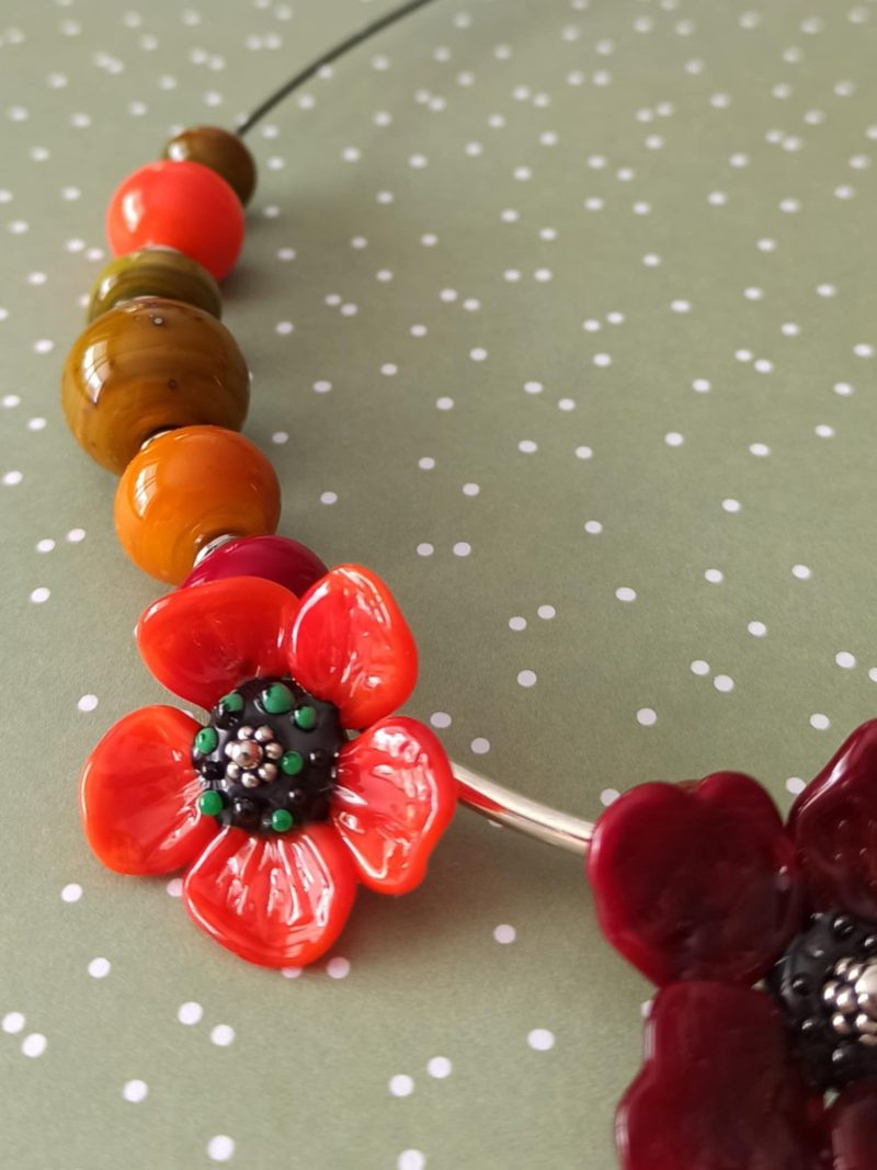 Collier perles  et fleurs de verre filé,  **CMP44** – Image 3