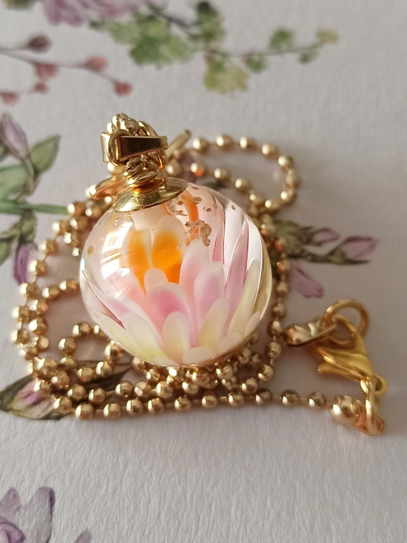 Perle  ronde  décors "pétales" en verre filé au chalumeau **P273** – Image 2