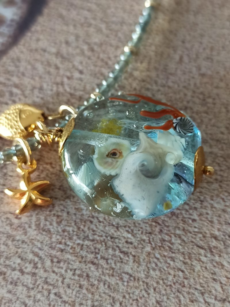 Pendentif perle de verre filé - décors aquatiques et tortue **P266** – Image 4