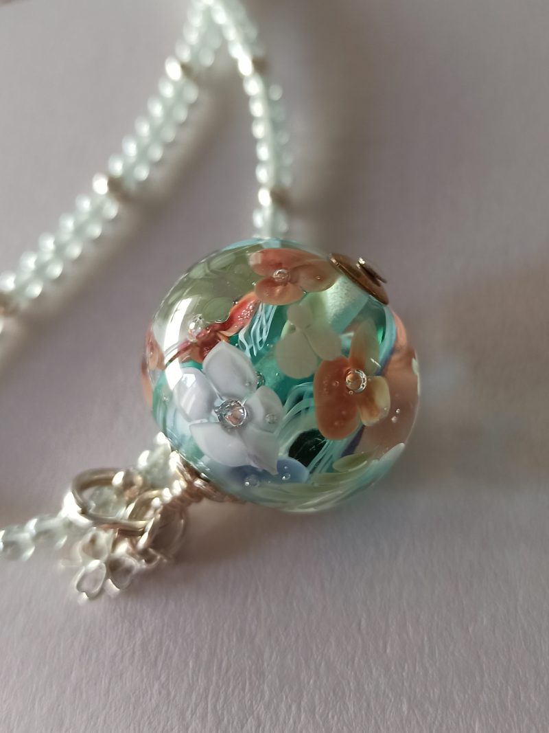 Pendentif perle florale en verre filé - P268 – Image 3