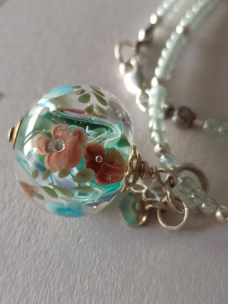 Pendentif perle florale en verre filé - P268