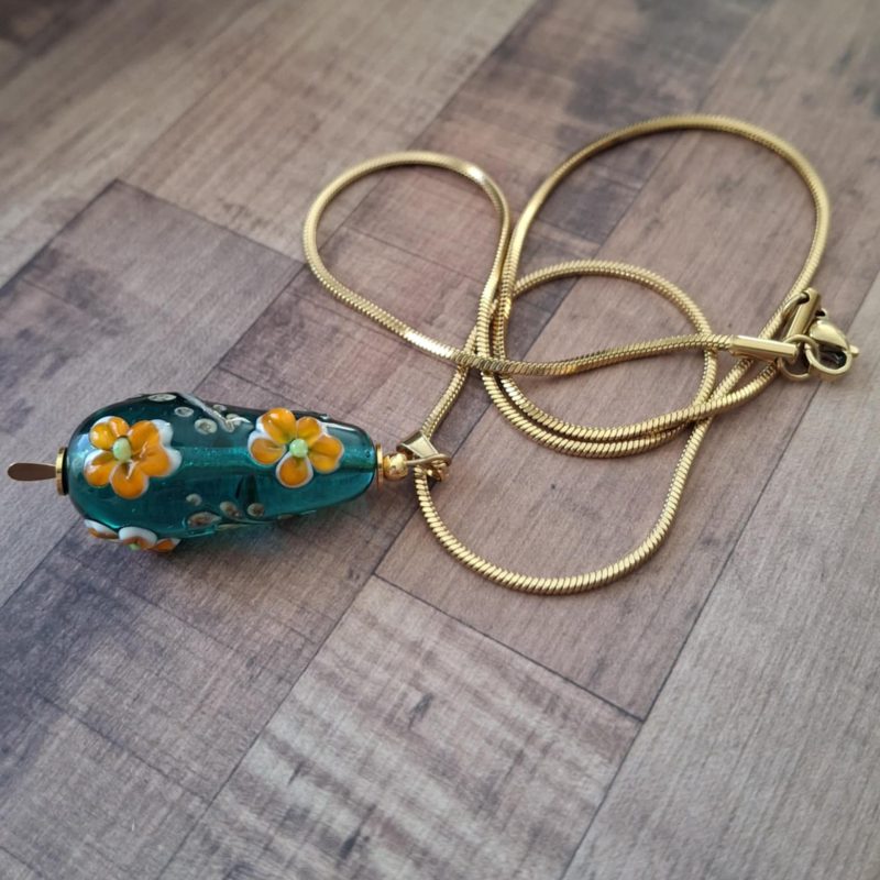 Pendentif perle en verre filé de forme "goutte"**P276**