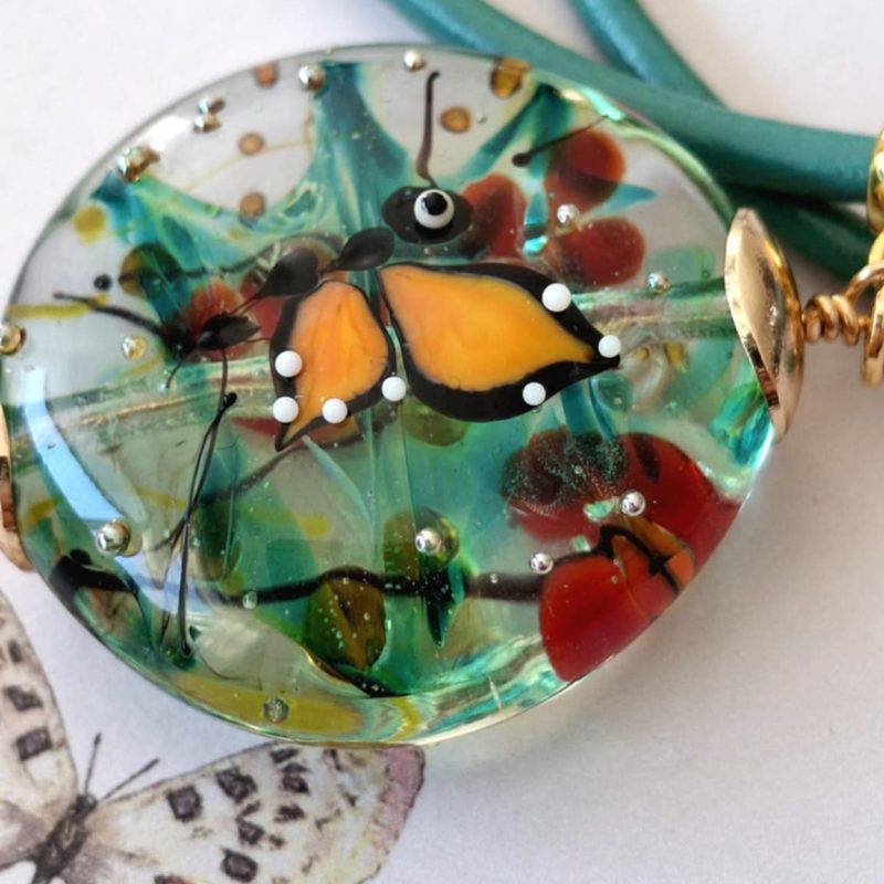 Pendentif perle de verre filé - décors fleurs et papillon**P277**